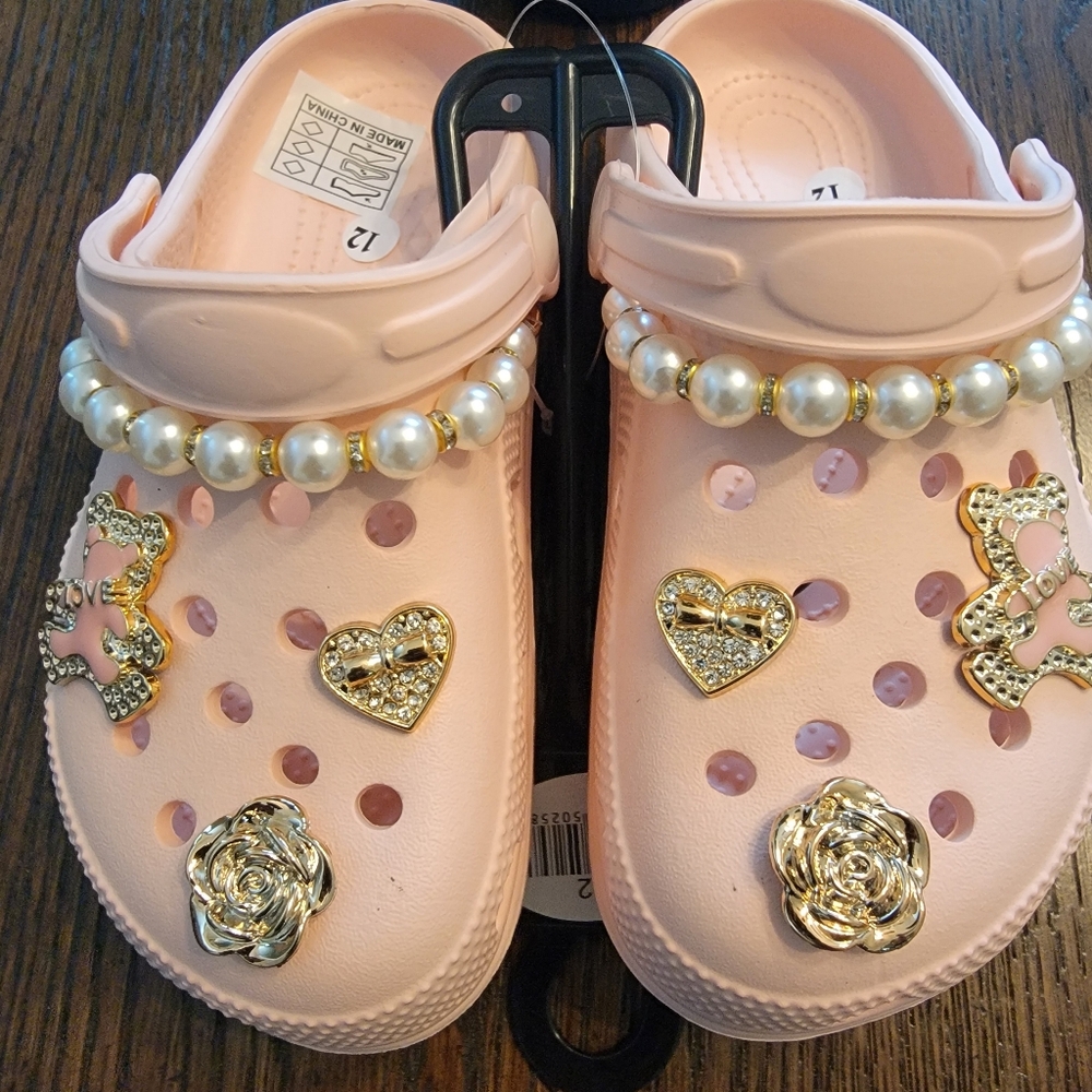 NWT Pink Kids Clogs with Decorative Charms and Pearls. TODDLER GIRLS Size 12